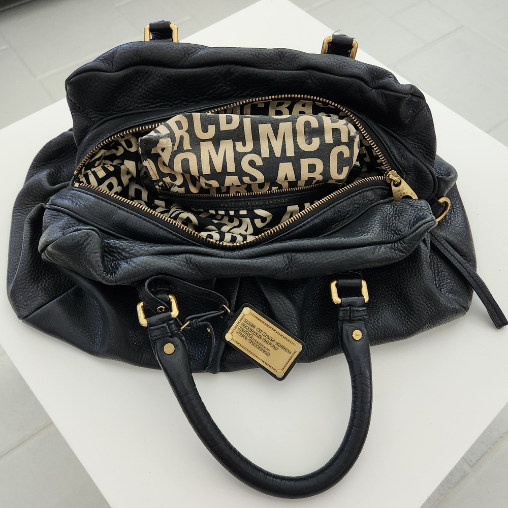 Marc by Marc Jacobs Leather Handbag EUC - black with gold hardware - Picture 7 of 16